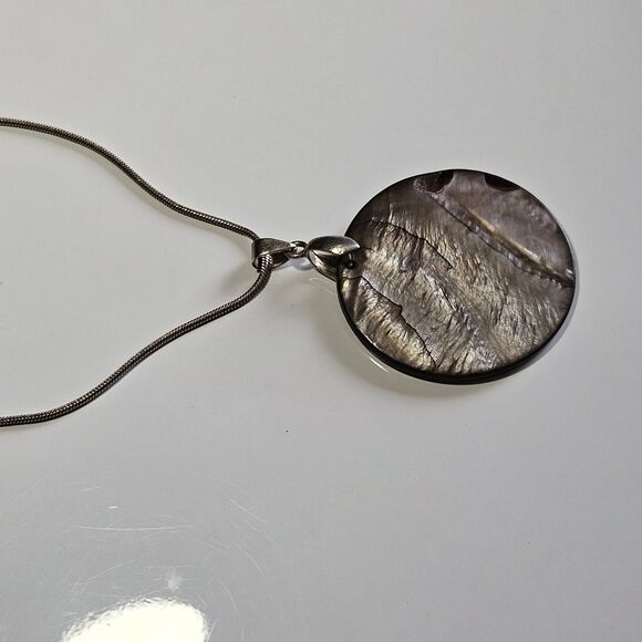 Sterling Silver Mother Of Pearl Pendant On 32" Chain - Picture 13 of 14